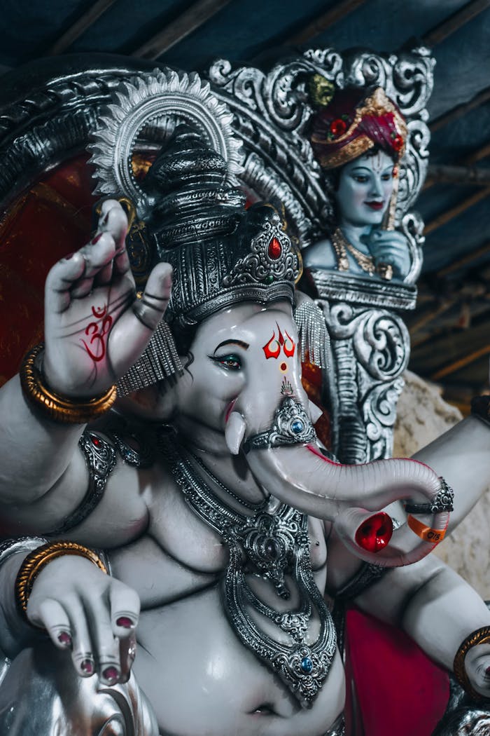 why-choose-us Ornate sculptures of Ganesh and a Hindu deity, symbolizing spirituality and culture.